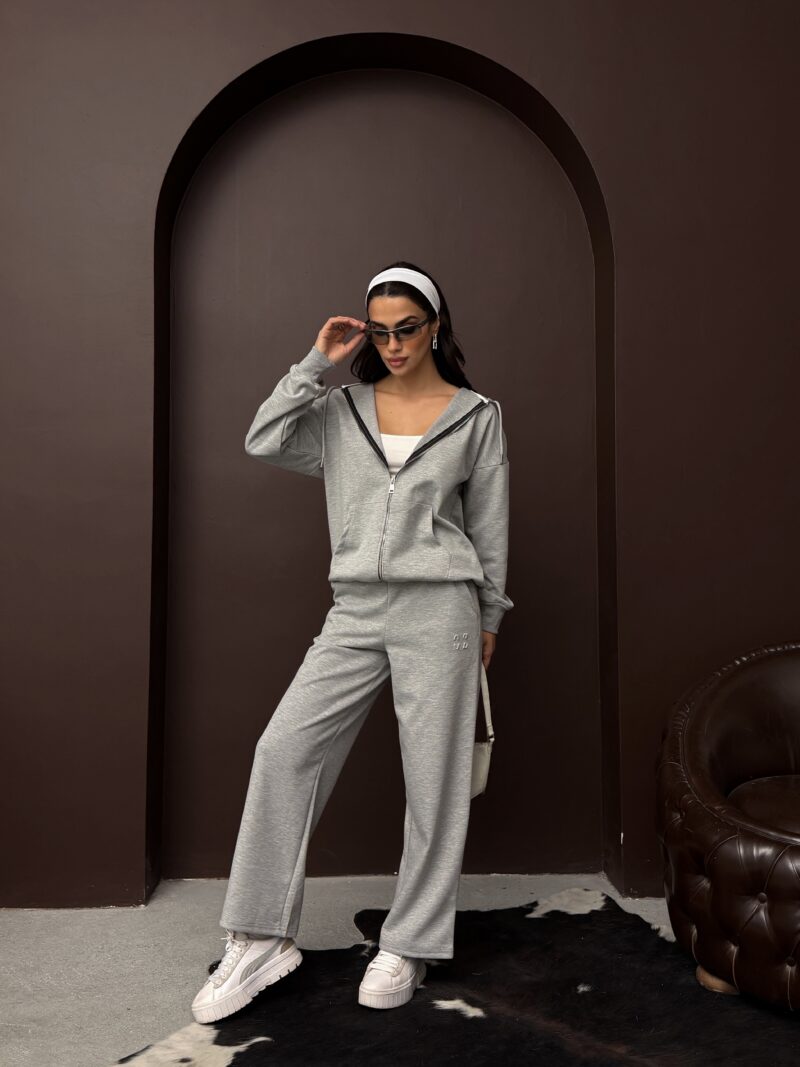 Edited in Tezza with: Cocoa, Exposure, Contrast, & Shadows